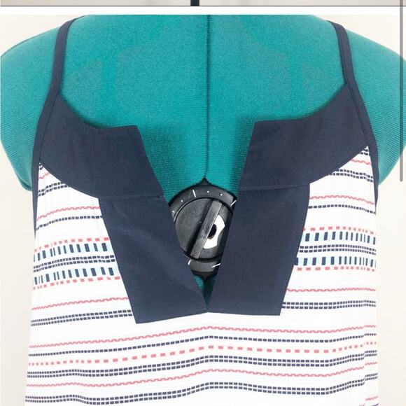 Athleta coastal dunes striped blue tank top - Picture 5 of 9